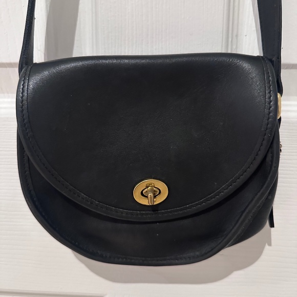 Classic Coach Legacy Crossbody - Picture 1 of 9